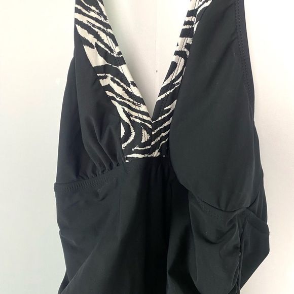 SPANX Love your ASSETS Sara Blakely Black Tummy Control One Piece Swimsuit - Picture 3 of 6